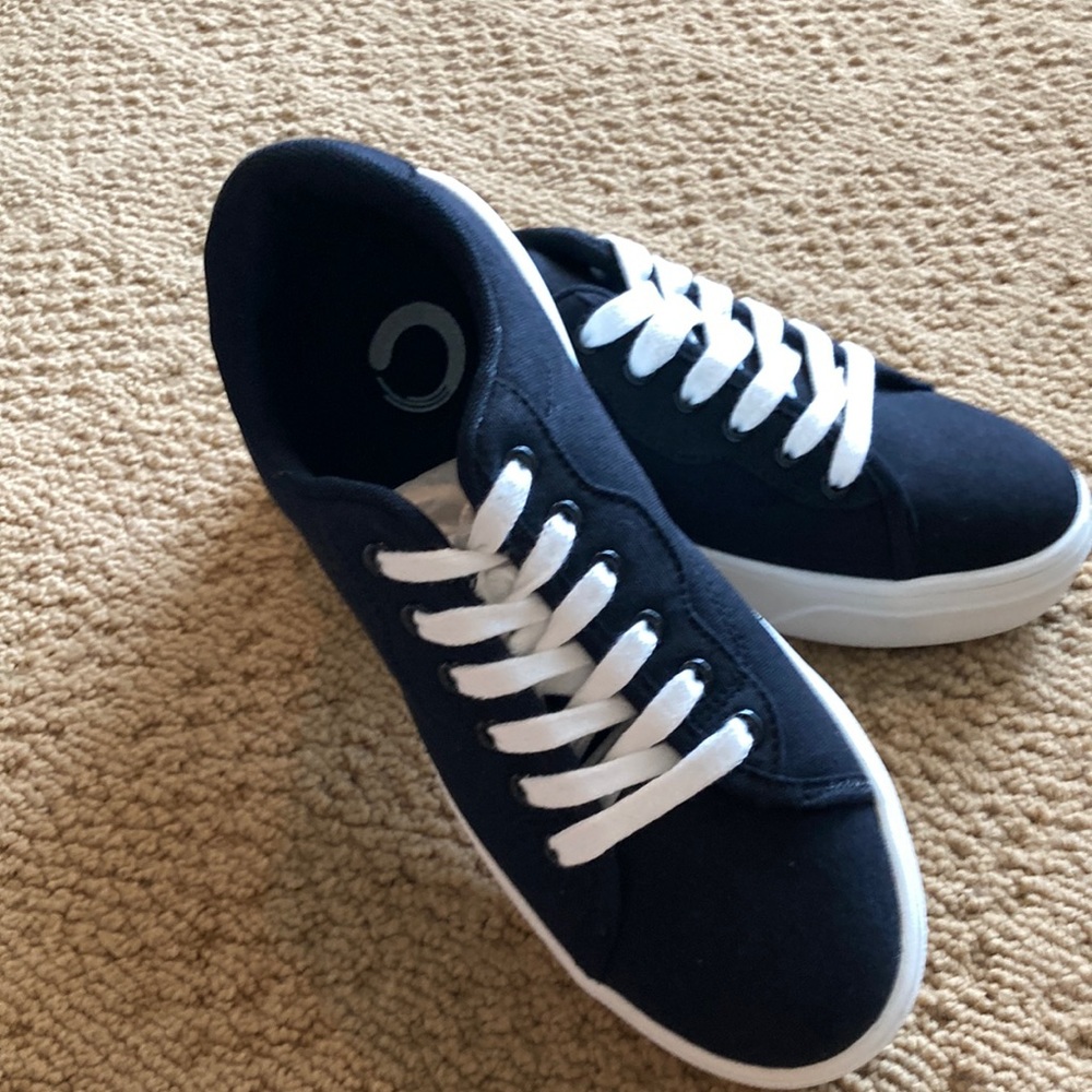 !!NEW!!  Black canvas platform laced shoe. Size 6